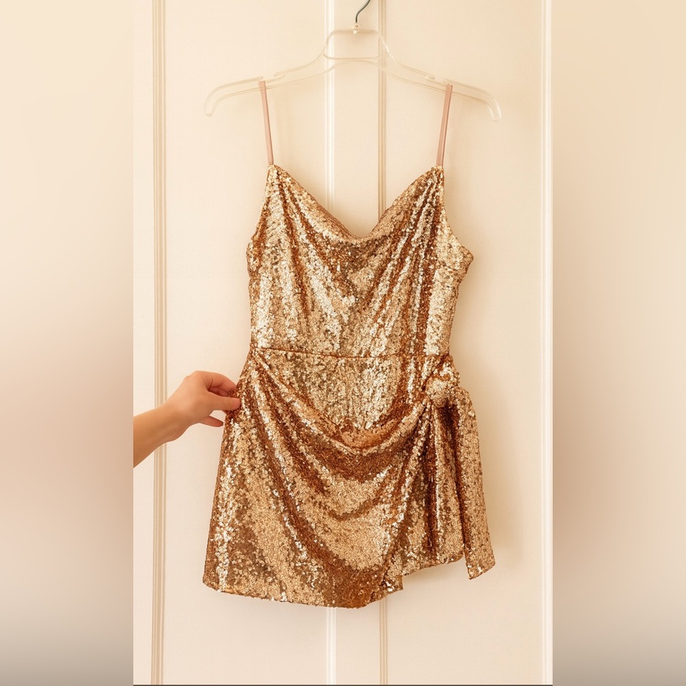 ✨Lulu's Rose Gold Sequin Romper w/skirt overlay ✨